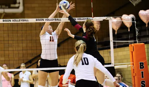 Volleyball Records Fourth Straight Sweep of Loyola (Md.)
