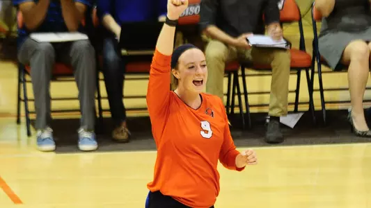 Volleyball Closes Season with 3-0 Win Over Holy Cross