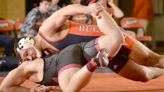 Wrestling Shuts Out Sacred Heart 39-0