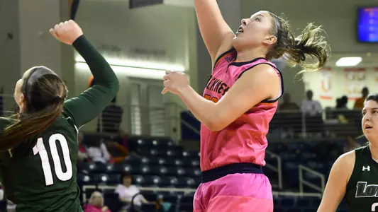 Women's Basketball Defeats Loyola 57-39 to Reach 20-Win Plateau for 5th Time