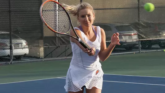 Women's Tennis Falls to Colgate in League Opener, 5-2