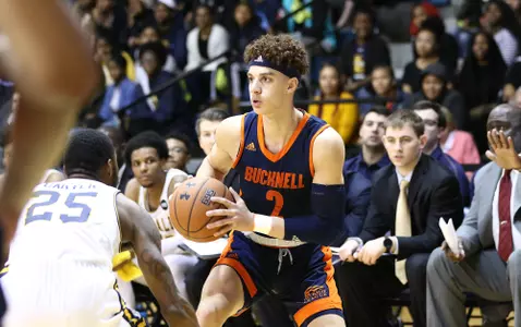 Men's Basketball Clipped at Holy Cross, 72-71 Image