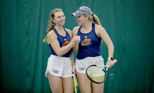 Anna Lajos, Caroline Marcus