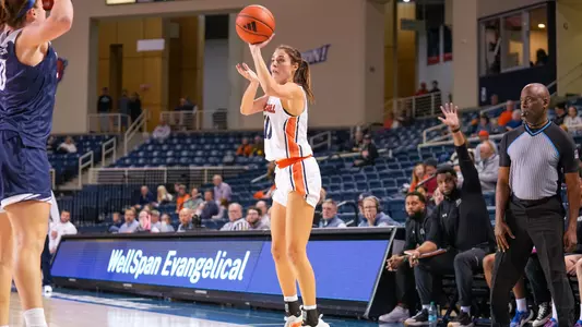 Isabella King Making a Shot