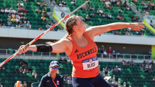 Evelyn Bliss preparing to throw