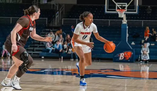 Mariah Hardy Dribbling