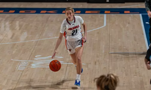 Anna Kunzwiler dribbling