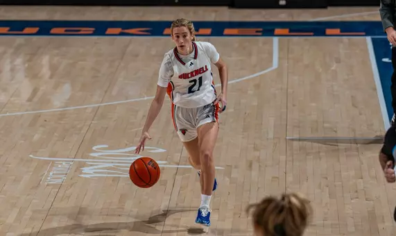 Anna Kunzwiler dribbling