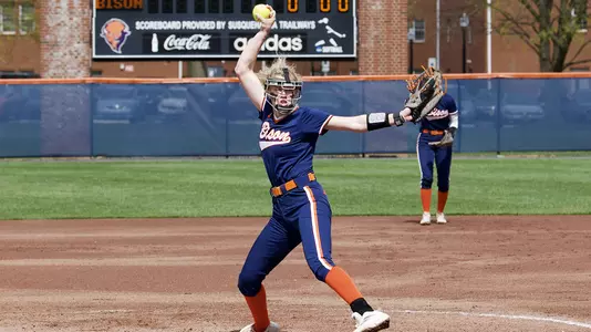 Savannah Jones pitching