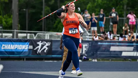 Evelyn Bliss throwing