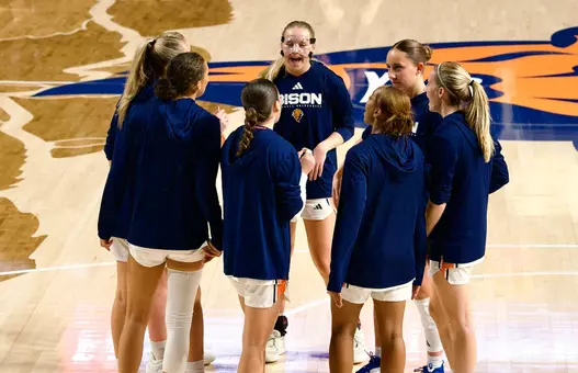WBB Pregame Huddle