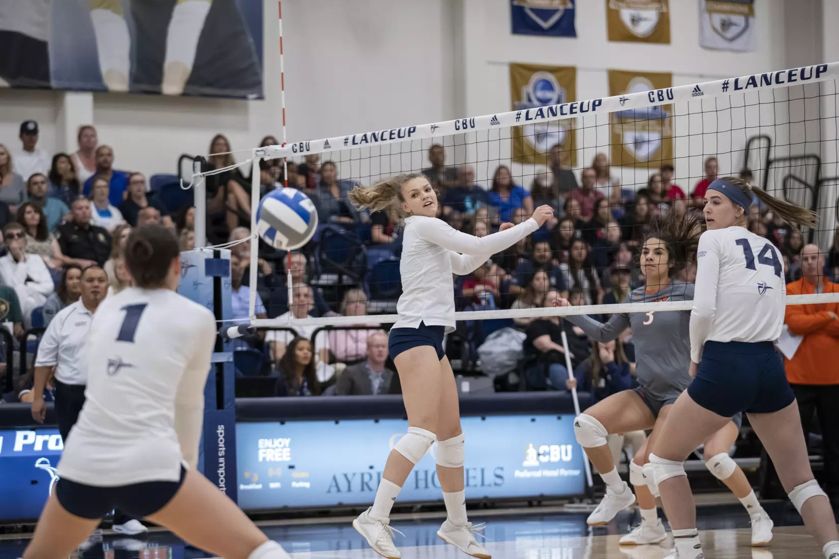 Sydney Marks and Ellie Voss