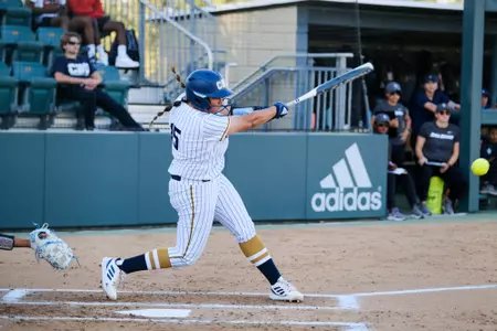 Amanda Argomaniz Swing