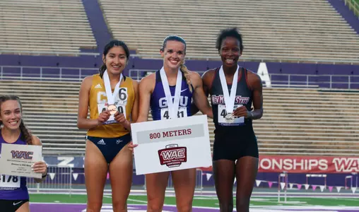 Mia Podium