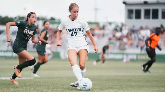 Grace Blunfeldt dribble