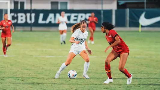 Grace Blumfeldt Dribbling
