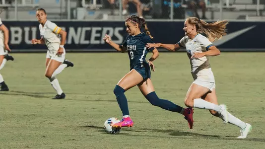 Kaylee Hauck dribbling
