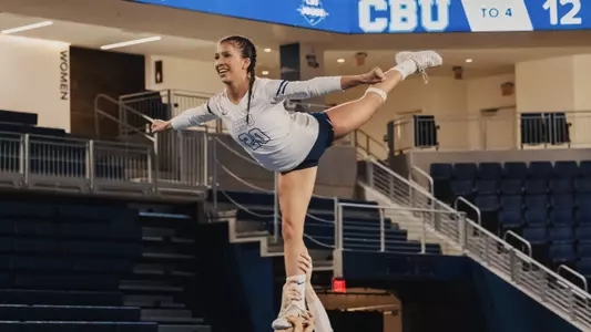 Madi Arochi Flying