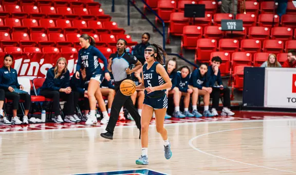 Filipa Dribble up court