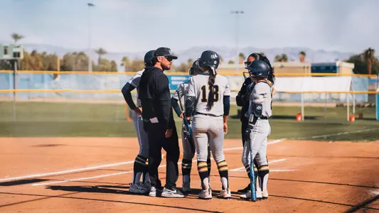 softball huddle