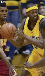 Bears Win Regular Season Finale Against USC, 71-60