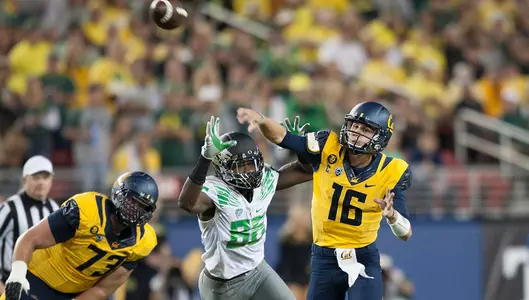 14FB-Goff-Jared-pass.jpg