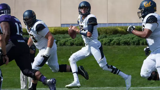 Jared Goff looks to pass vs. Northwestern