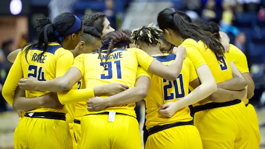 Cal Women's Basketball huddle