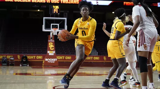 Michelle Onyiah Dribbles The Ball at USC