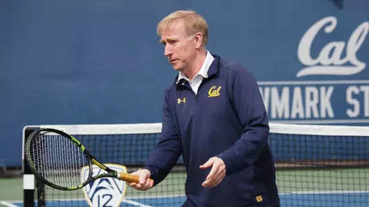 Peter Wright warms up the Bears before a match vs. Arizona State.