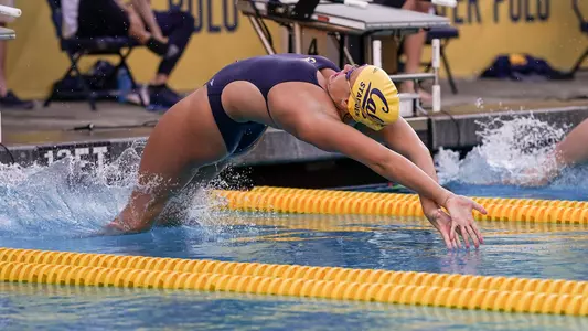 Isabelle Stadden off the blocks vs. Virginia 2022