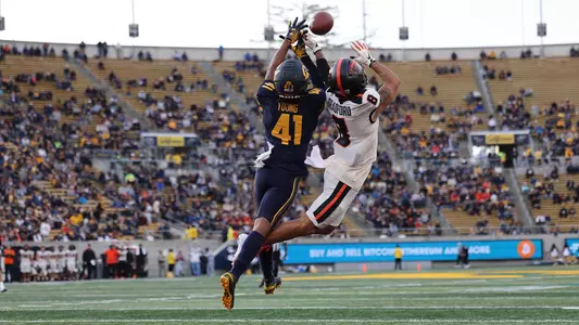 Isaiah Young pass break up vs. Oregon State 2021