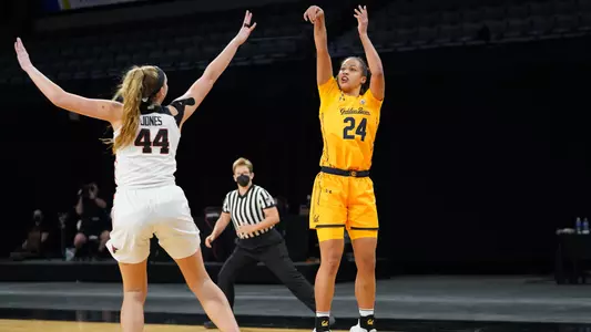 Evelien Lutje Schipholt Shoots Against OSU in the 2021 Pac-12 Tournament