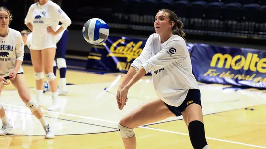 October 2, 2022; Berkeley, California, USA; Womenâ??s Volleyball: California Golden Bears vs Washington Huskies at Haas Pavilion; Sophie Scott (Photo credit: Shelley Chryst/KLC fotos)