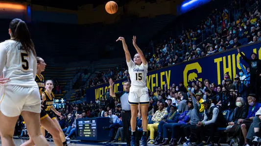 Kemery Martin hitting a three pointer