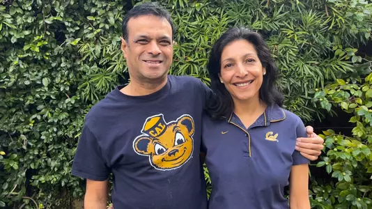 Vigyan Singhal and wife, Sonali Bhushan