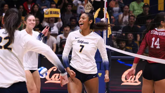 September 19, 2023; Berkeley, California, USA; Volleyball: California Golden Bears vs Stanford Cardinal at Haas Pavilion; Mikayla Hayden (7) (Photo credit: Kelley L Cox/KLC fotos)