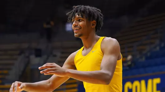 Men's Basketball: Adrian Claiborne