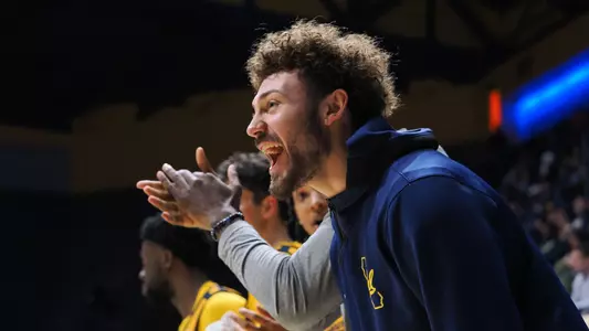 Men's Basketball: Devin Askew