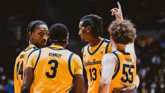 Men's Basketball: Team Huddle vs. Arizona