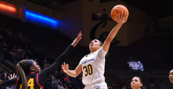 Jayda Curry layup