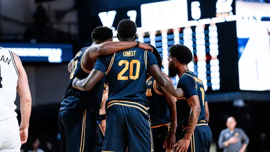Men's Basketball: Team at Vanderbilt