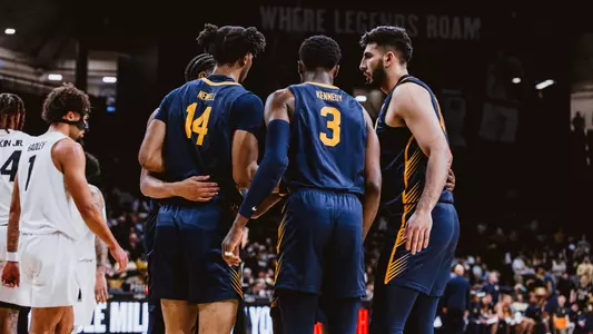 Men's Basketball: Team Huddle at Colorado
