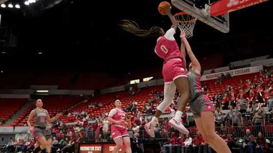 Michelle Onyiah layup at Washington State