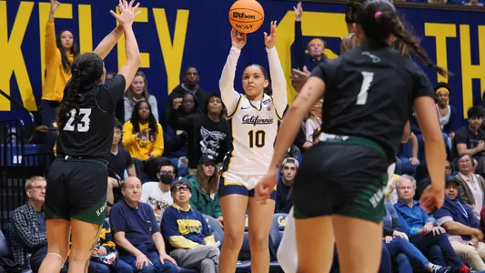Lulu Twidale shooting against Hawaii