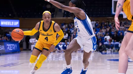 Cal WBB: Kayla Williams drives against Duke