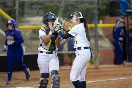 Bears Top Hornets In Run-Rule Fashion