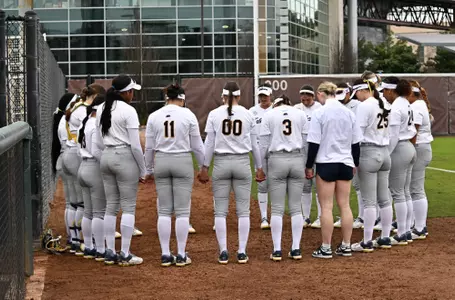 softball team huddle