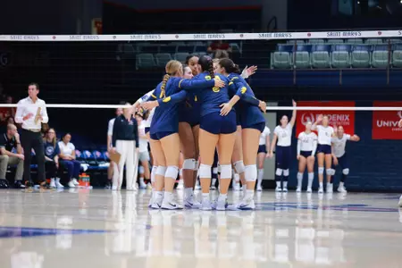 Cal Volleyball Huddles
