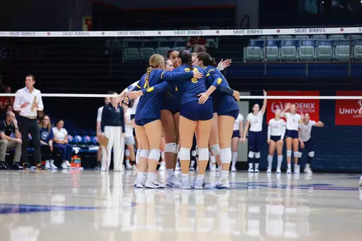 Cal Volleyball Huddles